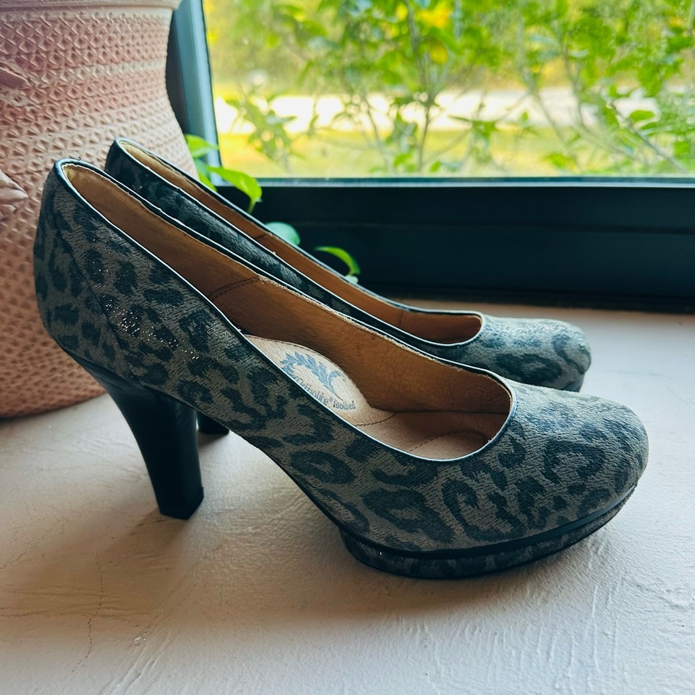 Sofft Broadway Grey Leather Horse Hair Leopard Print Heels 9.5